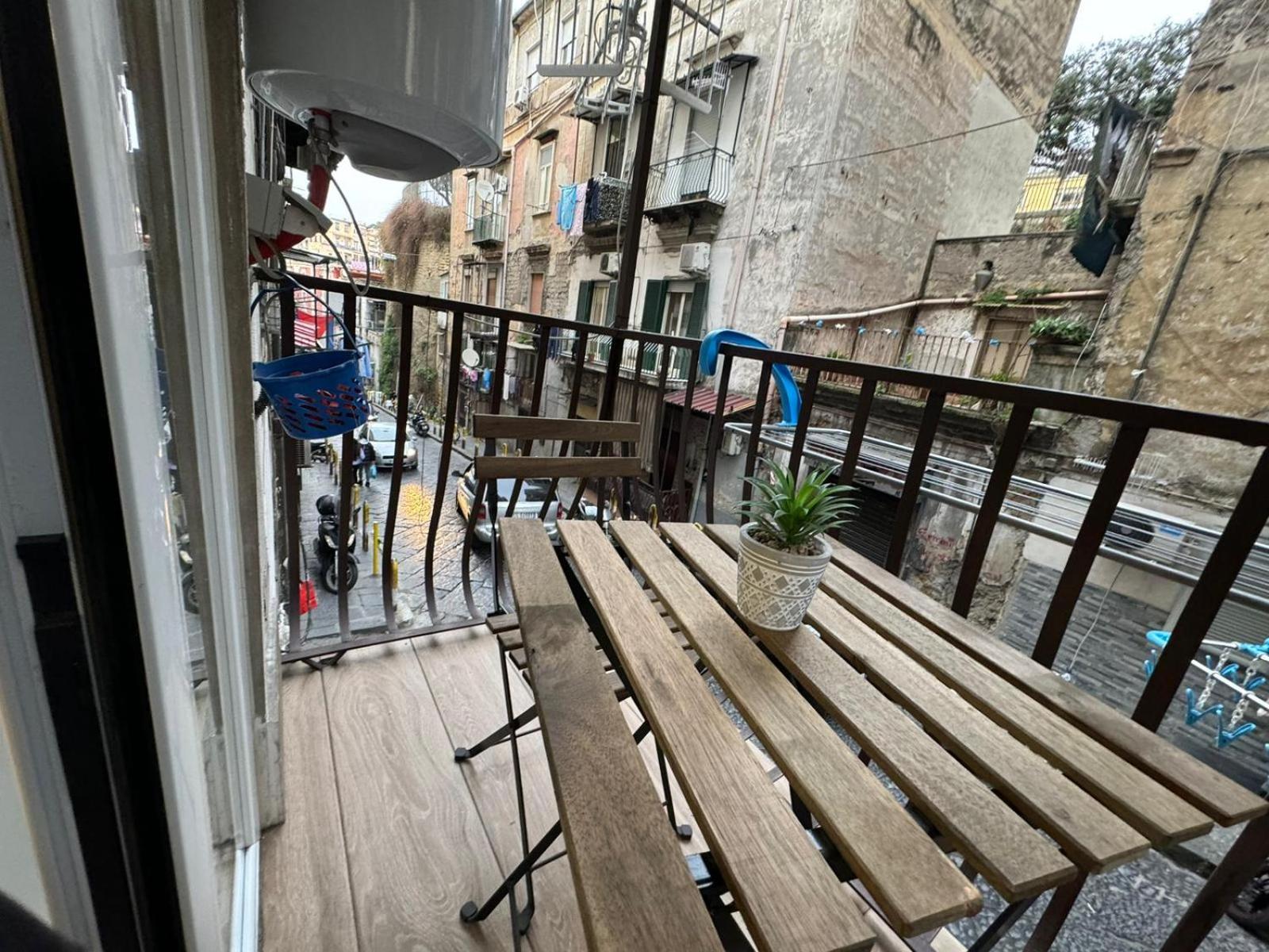 Pizzaiola'S Home Napoli Eksteriør billede
