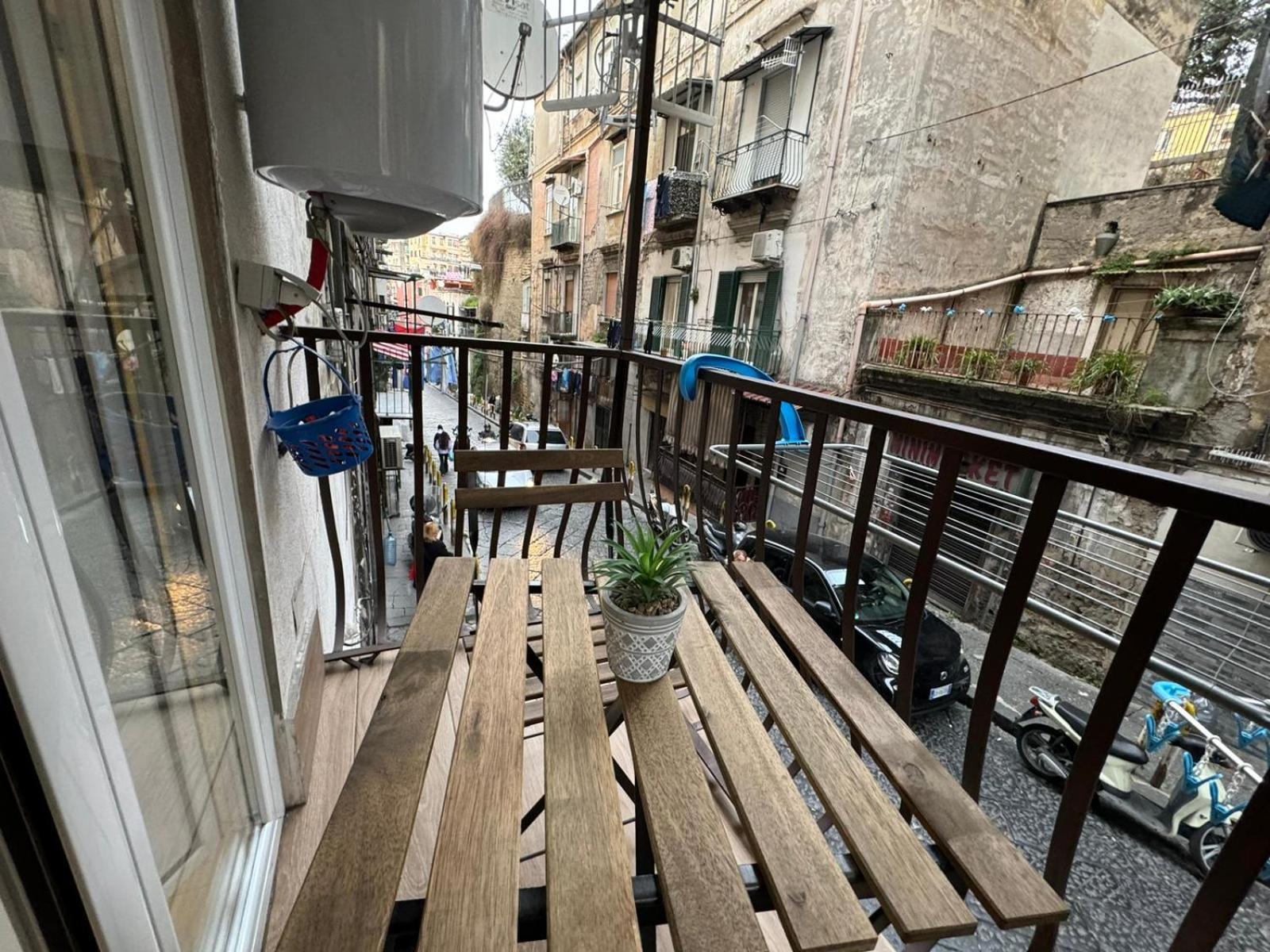 Pizzaiola'S Home Napoli Eksteriør billede